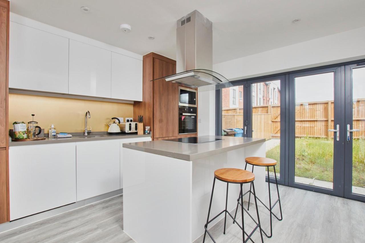 Fabulous 5 Bed House W Parking Manchester Exterior foto